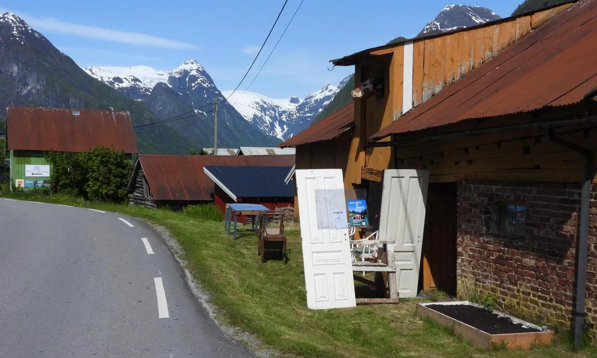 Fjærland: Book shop.