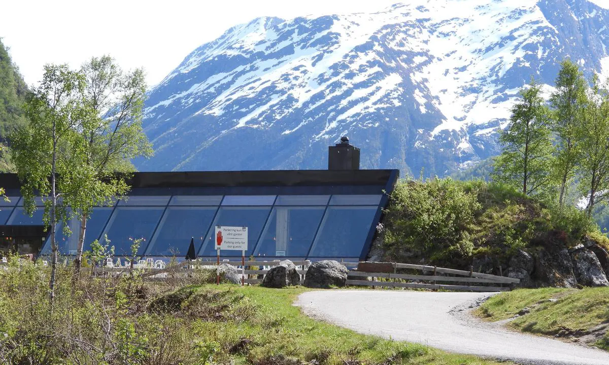 Fjærland: Cafe. At glacier Bøyabreen.