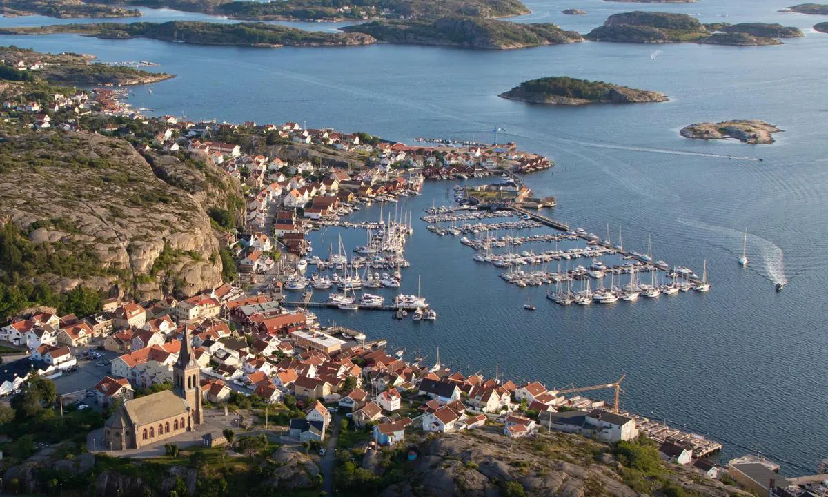 Aerial photo of Fjällbacka. Presented in cooperation with fotoflyg.se. You can order this as a framed print on their website (link below). Use code "harbourmaps" to get a 10% rebate