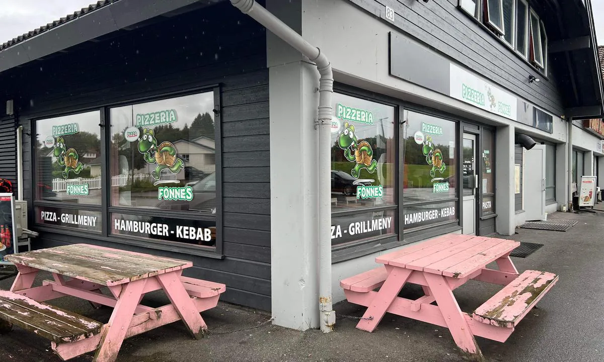 {"base": "no", "no": "Ca20-30 min \u00e5 g\u00e5 til Pizzeria Fonnes", "se": "Ca 20-30 min att g\u00e5 till Pizzeria Fonnes", "en": "Approximately 20-30 minutes to walk to Pizzeria Fonnes", "da": "Ca. 20-30 min at g\u00e5 til Pizzeria Fonnes"}
