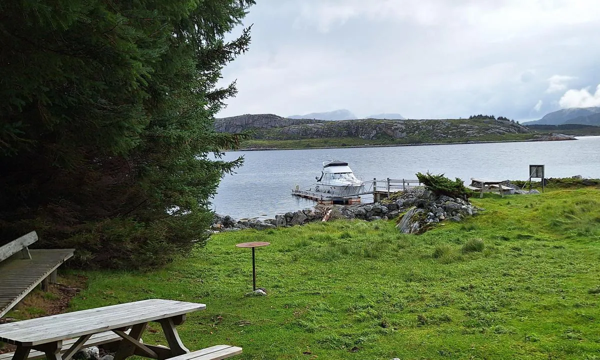 Forøya Friluftslivsområde: {"base": "no", "no": "Flere rastebenker her", "se": "Flera rastb\u00e4nkar h\u00e4r", "en": "Several picnic benches here", "da": "Flere rasteb\u00e6nke her", "fr": "Plusieurs bancs de pique-nique ici", "de": "Mehrere Picknickb\u00e4nke hier", "es": "Varias mesas de picnic aqu\u00ed", "it": "Diversi tavoli da picnic qui", "pt": "V\u00e1rias mesas de piquenique aqui", "nl": "Verschillende picknickbanken hier", "pl": "Wi\u0119cej \u0142awek piknikowych tutaj", "uk": "\u0422\u0443\u0442 \u043a\u0456\u043b\u044c\u043a\u0430 \u043b\u0430\u0432\u043e\u043a \u0434\u043b\u044f \u0432\u0456\u0434\u043f\u043e\u0447\u0438\u043d\u043a\u0443", "ro": "Mai multe b\u0103nci de picnic aici", "tr": "Burada daha fazla piknik masas\u0131 var", "el": "\u03a0\u03b5\u03c1\u03b9\u03c3\u03c3\u03cc\u03c4\u03b5\u03c1\u03b1 \u03c0\u03b1\u03b3\u03ba\u03ac\u03ba\u03b9\u03b1 \u03b3\u03b9\u03b1 \u03c0\u03b9\u03ba\u03bd\u03af\u03ba \u03b5\u03b4\u03ce", "cs": "Zde v\u00edce lavi\u010dek", "hu": "T\u00f6bb piknikpad itt", "fi": "Useita lev\u00e4hdyspenkkej\u00e4 t\u00e4\u00e4ll\u00e4", "bg": "\u041d\u044f\u043a\u043e\u043b\u043a\u043e \u043f\u0435\u0439\u043a\u0438 \u0437\u0430 \u043e\u0442\u0434\u0438\u0445 \u0442\u0443\u043a", "sr": "Vi\u0161e klupa za odmor ovde", "et": "Siin on mitu piknikulauda", "lv": "Vair\u0101k atp\u016btas soliem \u0161eit", "lt": "\u010cia yra daugiau suoliuk\u0173 poilsiui"}