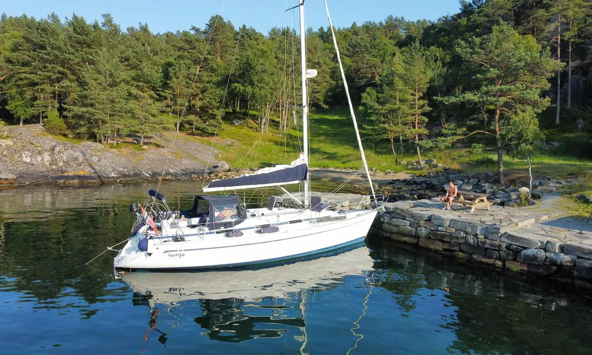 Forøya - Hjelmeland: {"base": "no", "no": "S/Y Senja p\u00e5 For\u00f8ya.", "se": "S/Y Senja p\u00e5 For\u00f6ya.", "en": "S/Y Senja at For\u00f8ya.", "da": "S/Y Senja p\u00e5 For\u00f8en.", "fr": "S/Y Senja aux \u00celes For\u00f8ya.", "de": "S/Y Senja auf der Insel For\u00f8ya.", "es": "S/Y Senja en For\u00f8ya.", "it": "S/Y Senja a For\u00f8ya.", "pt": "S/Y Senja em For\u00f8ya.", "nl": "S/Y Senja op For\u00f8ya.", "pl": "S/Y Senja na For\u00f8ya.", "uk": "\u041f\u0427 \u0421\u0435\u043d\u044f \u043d\u0430 \u0424\u043e\u0440\u044c\u043e\u0439\u044f.", "ro": "S/Y Senja \u00een For\u00f8ya.", "tr": "For\u00f8ya'daki Y/S Senja.", "el": "\u0399/\u03a6 Senja \u03c3\u03c4\u03b7 For\u00f8ya.", "cs": "S/Y Senja na For\u00f8ya.", "hu": "S/Y Senja a For\u00f8ya sziget\u00e9n.", "fi": "S/Y Senja For\u00f8yalla.", "bg": "S/Y Senja \u043d\u0430 \u0424\u0435\u0440\u044c\u043e\u0439\u044f.", "sr": "\u0408/\u0411 \u0421\u0435\u043d\u0458\u0430 \u043d\u0430 \u0424\u043e\u0440\u043e\u0458\u0438.", "et": "S/Y Senja For\u00f8yal.", "lv": "S/Y Senja Foroj\u0101.", "lt": "S/Y Senja For\u00f8jos saloje."}