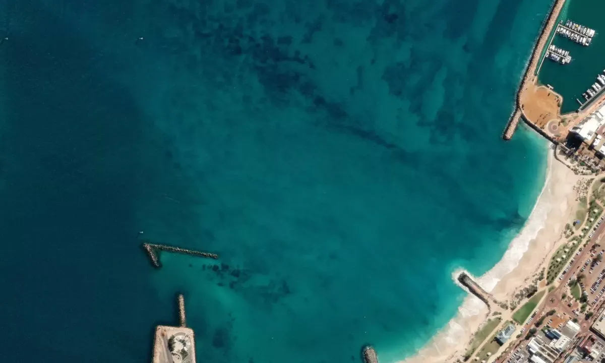 Flyfoto av front beach