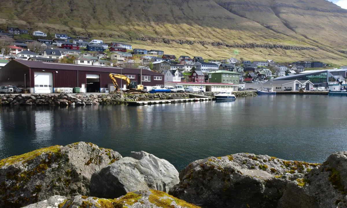 Fuglafjørðir: {"base": "en", "no": "Flytende gjestebrygge", "se": "Flytande g\u00e4stbrygga", "en": "Floating guest jetty", "da": "Flydende g\u00e6stebro"}