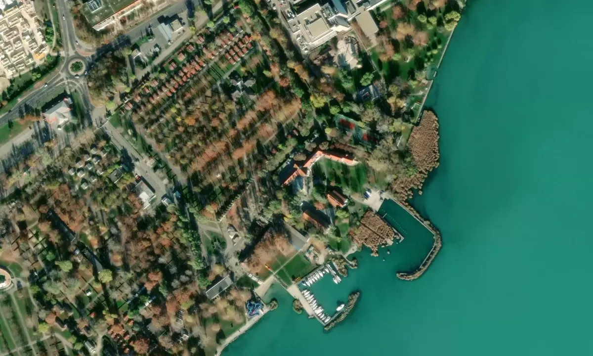 Flyfoto av Füred Marina kikötő