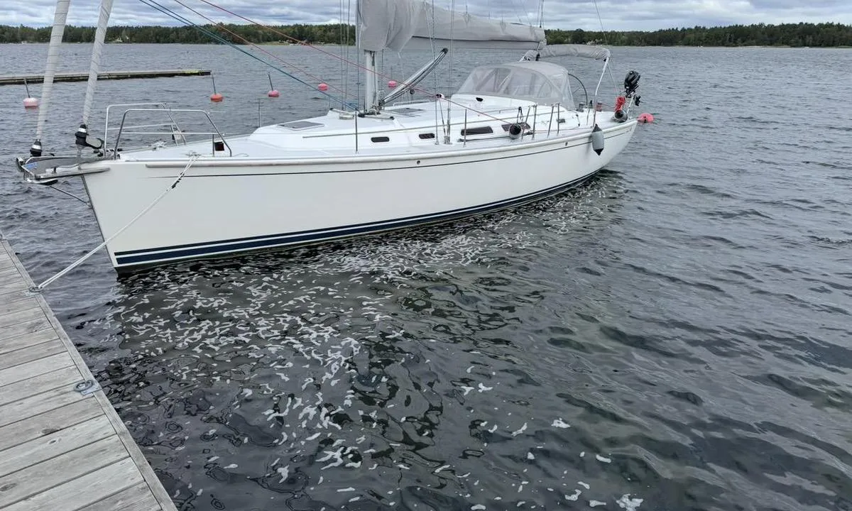 Furholmen - Ljusterö: {"base": "se", "no": "Bryggeplasser med b\u00f8ye finnes", "se": "Bryggplatser med boj finns", "en": "Mooring places with buoys are available", "da": "B\u00f8lgepladser med b\u00f8je findes", "fr": "Des places de quai avec bou\u00e9es sont disponibles", "de": "Liegepl\u00e4tze mit Boje vorhanden", "es": "Muelles con boya disponibles", "it": "Posti in banchina con boa disponibili", "pt": "Lugares para atracar com boia dispon\u00edveis", "nl": "Er zijn steigerplaatsen met boei", "pl": "Miejsca przy kei z bojami s\u0105 dost\u0119pne", "uk": "\u041f\u0440\u0438\u0441\u0442\u0430\u043d\u0456 \u0437 \u0431\u0443\u0439\u043a\u0430\u043c\u0438 \u0454", "ro": "Locuri de acostare cu baliz\u0103 sunt disponibile", "tr": "\u015eamand\u0131ral\u0131 iskele yerleri mevcut", "el": "\u03a5\u03c0\u03ac\u03c1\u03c7\u03bf\u03c5\u03bd \u03b8\u03ad\u03c3\u03b5\u03b9\u03c2 \u03c0\u03c1\u03cc\u03c3\u03b4\u03b5\u03c3\u03b7\u03c2 \u03bc\u03b5 \u03c3\u03b7\u03bc\u03b1\u03b4\u03bf\u03cd\u03c1\u03b1", "cs": "M\u00edsta u mola s b\u00f3jemi jsou k dispozici", "hu": "Pontonhelyek b\u00f3j\u00e1val \u00e1llnak rendelkez\u00e9sre", "fi": "Laituripaikkoja on saatavilla poijun kanssa", "bg": "\u041c\u0435\u0441\u0442\u0430 \u0437\u0430 \u0430\u043a\u043e\u0441\u0442\u0438\u0440\u0430\u043d\u0435 \u0441 \u0431\u0443\u0439 \u0441\u0430 \u043d\u0430\u043b\u0438\u0447\u043d\u0438", "sr": "Mesta na pristani\u0161tu sa bove postoje", "et": "Sildumiskohad koos poidega on olemas", "lv": "Pieejamas piest\u0101tnes ar boju", "lt": "Prieplaukos vietos su boja yra"}