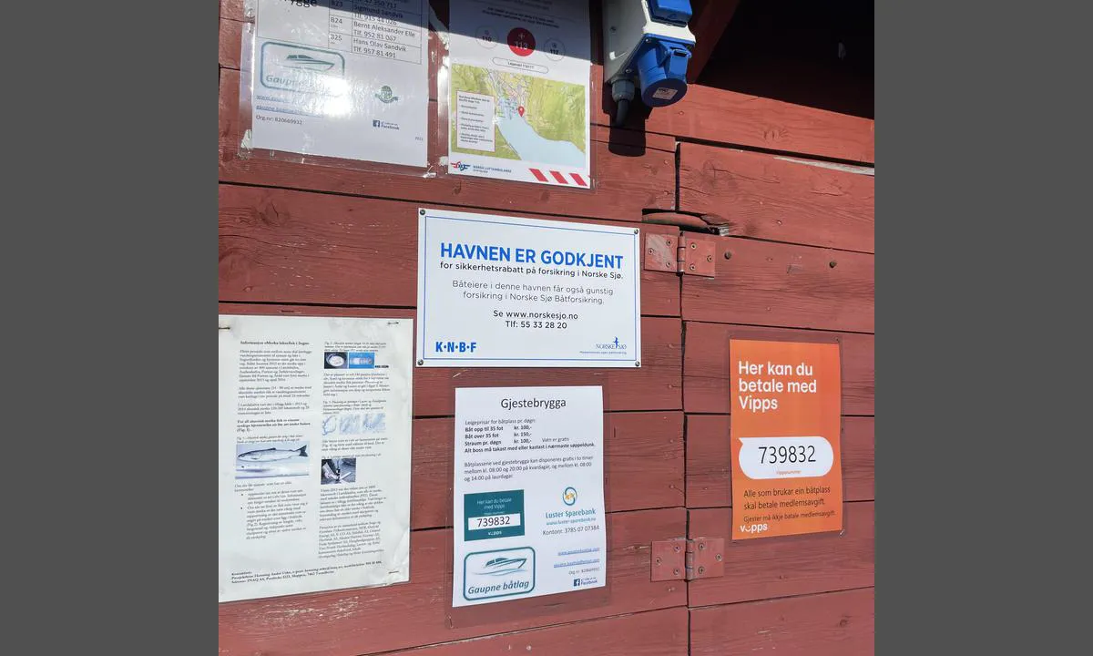 Gaupne Båthavn: {"base": "da", "no": "Informasjonstavle", "se": "Informationstavla", "en": "Information board", "da": "Infotavle"}