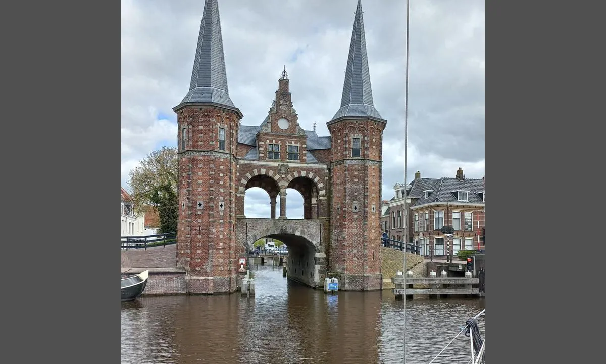 Gemeentehaven Sneek, locatie Waterpoort: The Waterpoort. Enjoy your stay in Sneek! 
(Photo is privatately owned, do not reuse it.).