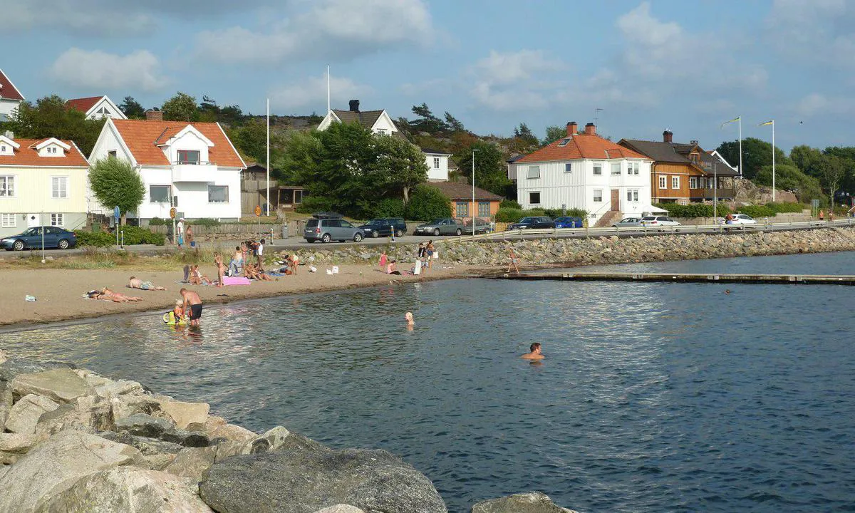 {"base": "no", "no": "Det er strand og fine bademuligheter i Grebbestad.", "se": "Det finns strand och fina badm\u00f6jligheter i Grebbestad.", "en": "There is a beach and good swimming opportunities in Grebbestad.", "da": "Der er strand og fine bademuligheder i Grebbestad."}