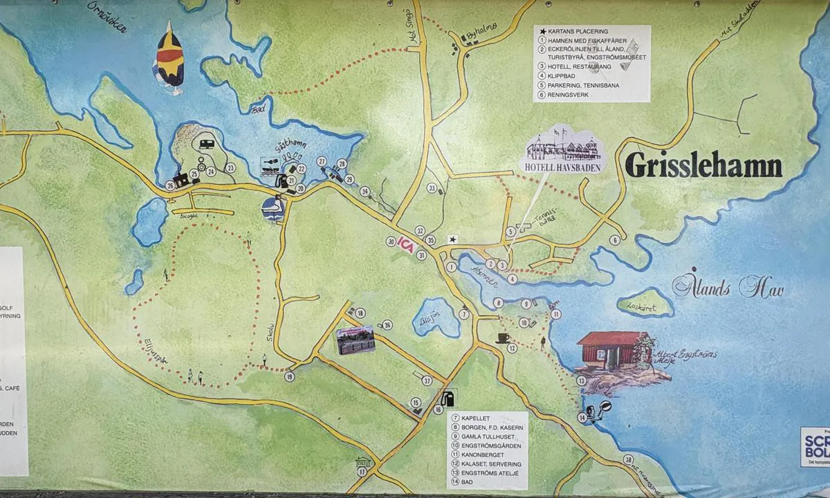 Grisslehamn - Östra hamnen: {"base": "de", "no": "N\u00e6romr\u00e5de", "se": "N\u00e4rliggande omgivning", "en": "Surrounding area", "da": "N\u00e6rliggende omgivelser", "fr": "Alentours imm\u00e9diats", "de": "N\u00e4here Umgebung", "es": "Entorno cercano", "it": "Vicini dintorni", "pt": "Arredores pr\u00f3ximos", "nl": "Directe omgeving", "pl": "Najbli\u017csza okolica", "uk": "\u041d\u0430\u0439\u0431\u043b\u0438\u0436\u0447\u0435 \u043e\u0442\u043e\u0447\u0435\u043d\u043d\u044f", "ro": "\u00cemprejurimi imediate", "tr": "Yak\u0131n \u00c7evre", "el": "\u039a\u03bf\u03bd\u03c4\u03b9\u03bd\u03ae \u03c0\u03b5\u03c1\u03b9\u03bf\u03c7\u03ae", "cs": "Bl\u00edzk\u00e9 okol\u00ed", "hu": "K\u00f6rnyez\u0151 ter\u00fclet", "fi": "L\u00e4hiymp\u00e4rist\u00f6", "bg": "\u0411\u043b\u0438\u0437\u043a\u0438 \u043e\u043a\u043e\u043b\u043d\u043e\u0441\u0442\u0438", "sr": "Bli\u017ea okolina", "et": "L\u00e4hikond", "lv": "Tuv\u0101k\u0101 apk\u0101rtne", "lt": "Artimiausia aplinka"}