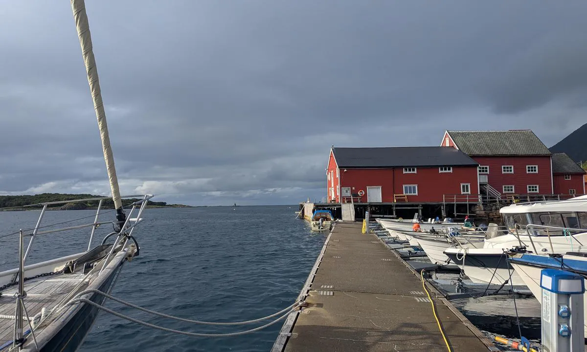 Grøtavær Båtforening: {"base": "en", "no": "Ser Nordover", "se": "Tittar norrut", "en": "Looking North", "da": "Ser mod nord", "fr": "Regardant vers le Nord", "de": "Blick nach Norden", "es": "Mirando al Norte", "it": "Guardando a Nord", "pt": "Olhando para o norte", "nl": "Kijkend naar het noorden", "pl": "Patrz\u0105c na p\u00f3\u0142noc", "uk": "\u0414\u0438\u0432\u043b\u044f\u0447\u0438\u0441\u044c \u043d\u0430 \u043f\u0456\u0432\u043d\u0456\u0447", "ro": "Privind spre Nord", "tr": "Kuzeye Bak\u0131\u015f", "el": "\u0392\u03bb\u03ad\u03c0\u03bf\u03bd\u03c4\u03b1\u03c2 \u03c0\u03c1\u03bf\u03c2 \u03c4\u03bf\u03bd \u0392\u03bf\u03c1\u03c1\u03ac", "cs": "Pohled na sever", "hu": "\u00c9szak fel\u00e9 n\u00e9z", "fi": "Pohjoiseen katsottuna", "bg": "\u0413\u043b\u0435\u0434\u0430\u043d\u0435 \u043d\u0430 \u0441\u0435\u0432\u0435\u0440", "sr": "Gledaju\u0107i ka severu", "et": "Vaatan p\u00f5hja", "lv": "Zi\u0146\u0101 uz zieme\u013ciem", "lt": "\u017di\u016brint \u012f \u0161iaur\u0119"}