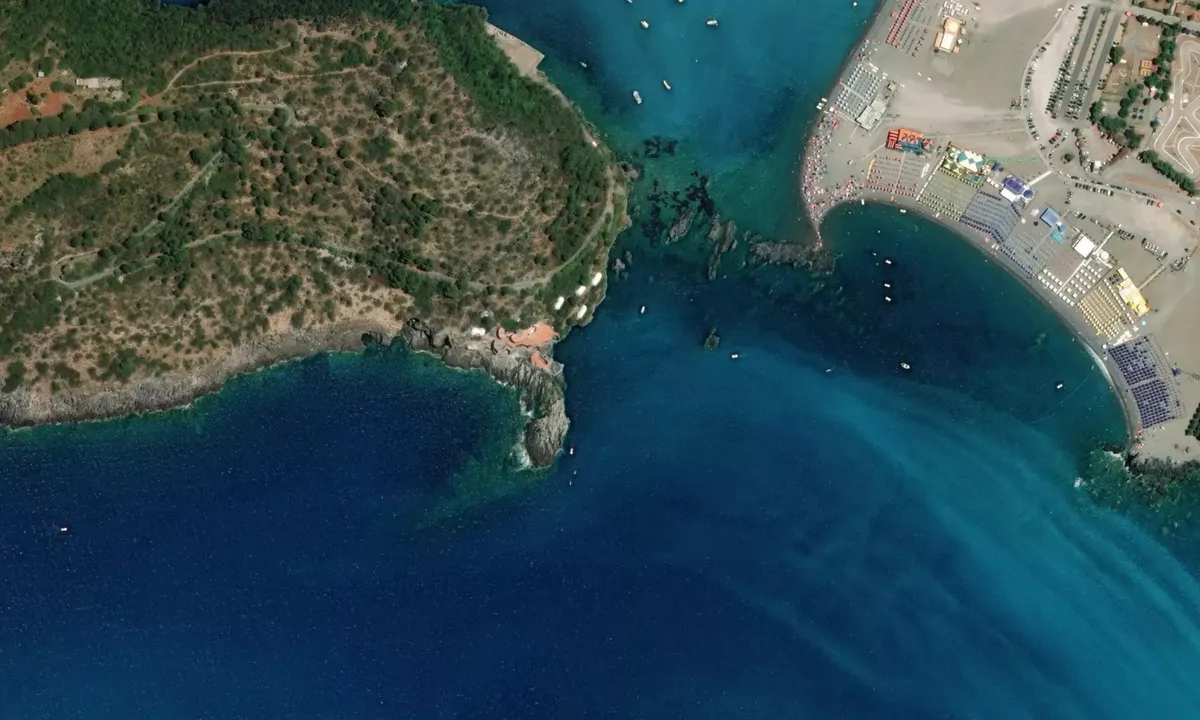 Flyfoto av Grotta del Leone