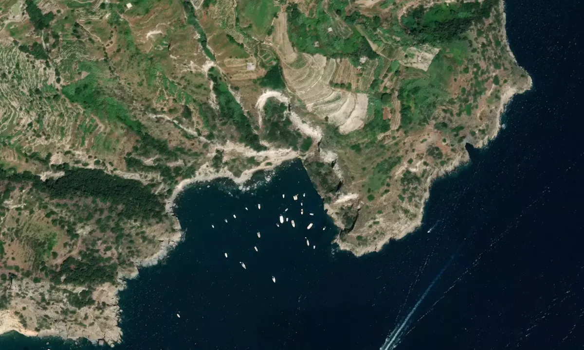 Flyfoto av Grotta Verde