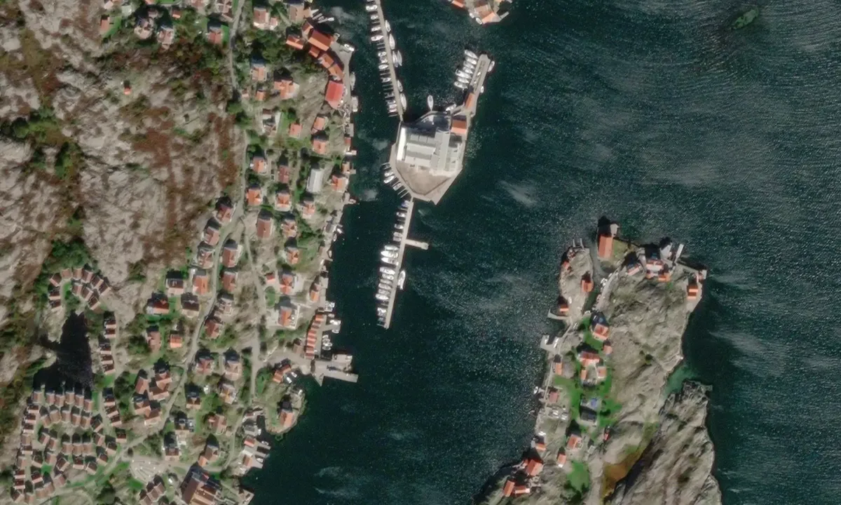 Flyfoto av Gullholmens Gästhamn