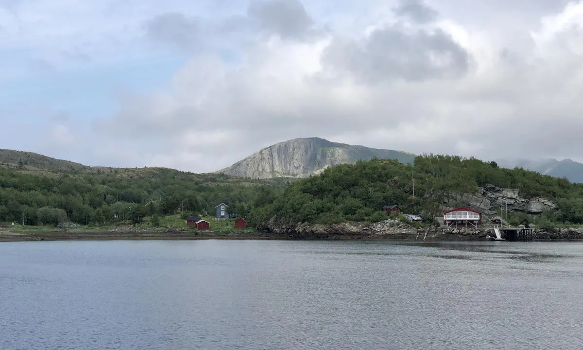 Fjell innenfpr Gutvikvågen.