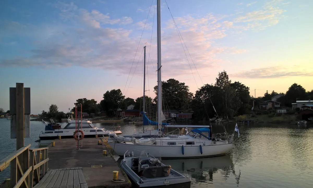 Haapasaari: Visitor pier, end of the pier is best for sailboats.