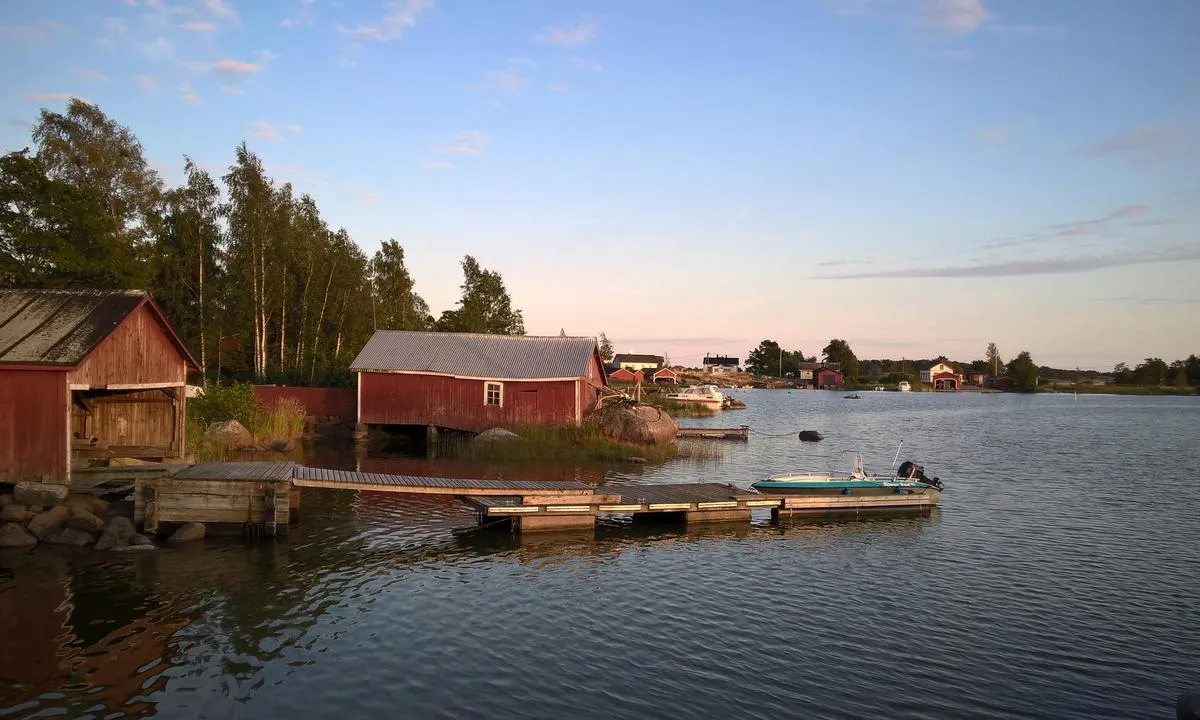 Haapasaari: Some people live arounds to year, but mostly summer houses. There is regular ferry to mainland Kotka.