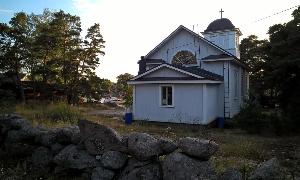 Haapasaari: Island church, next to visitor pier