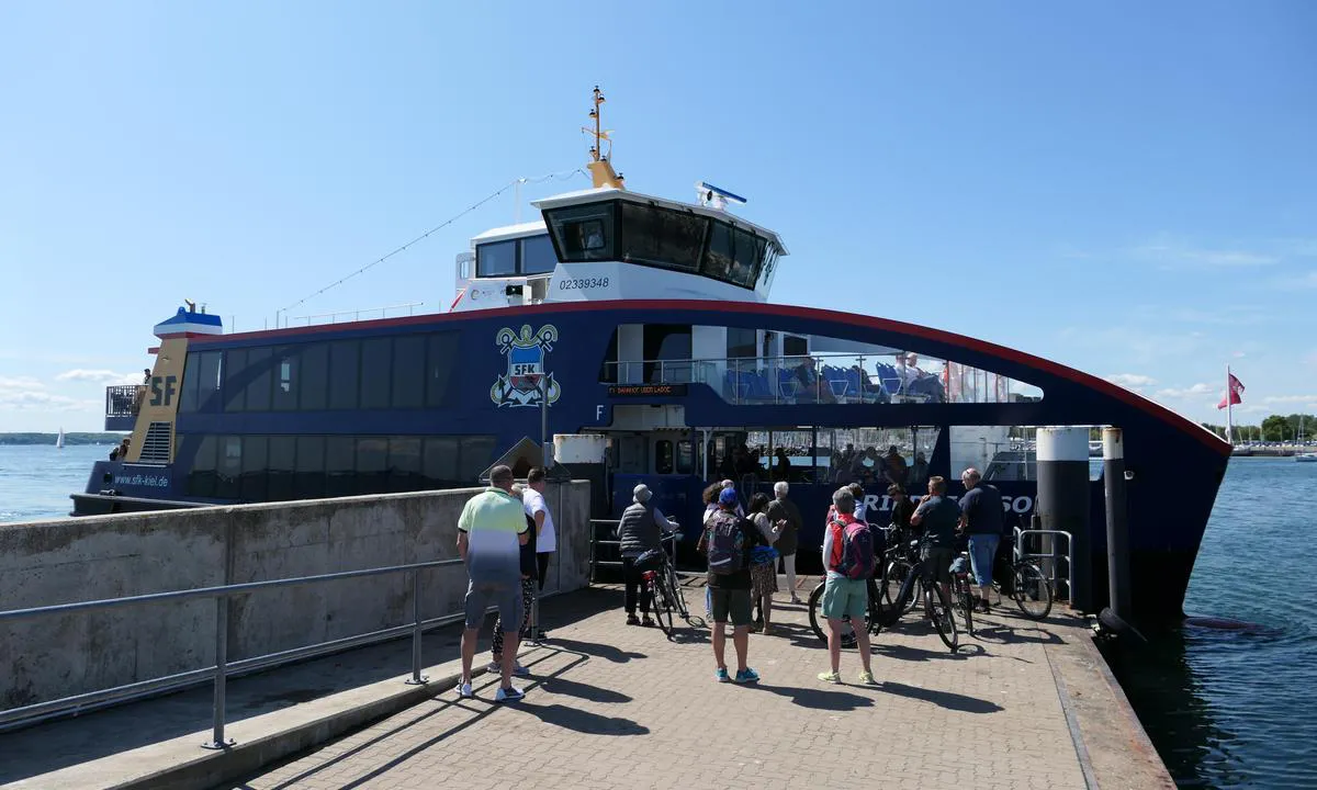 Hafen Strande: With this ferries you can travel to al the importand places in the Kielerfoerde.
