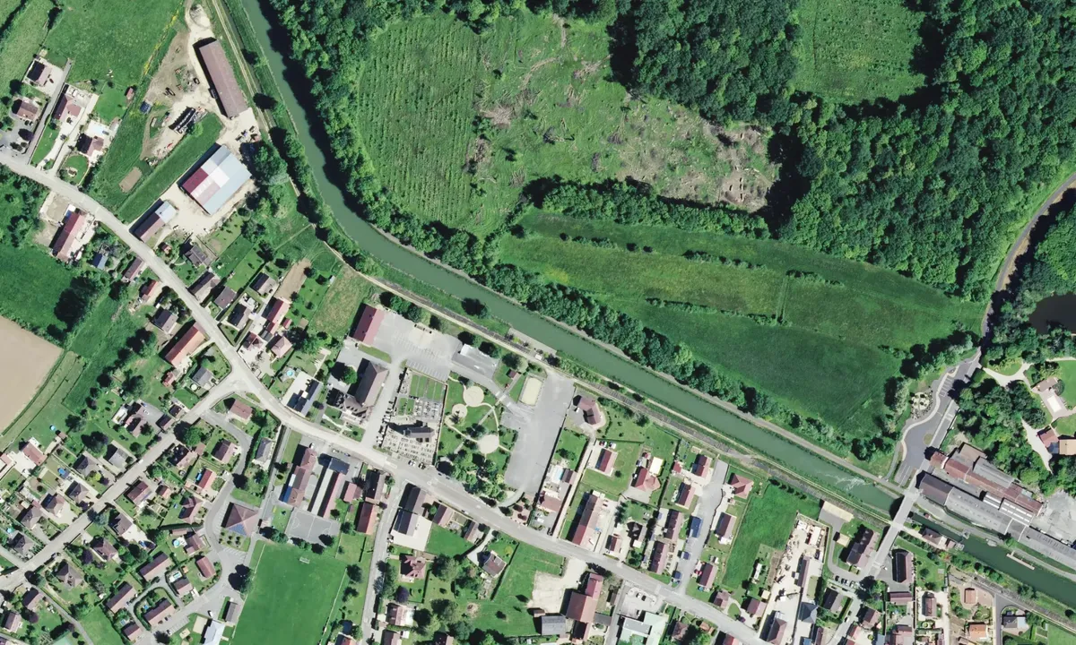 Flyfoto av Halte fluival la ronce