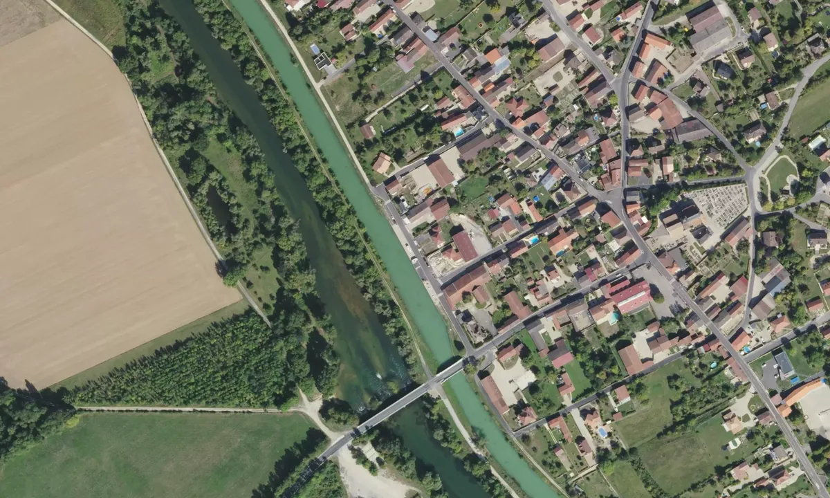 Flyfoto av Halte Nautique Pogny