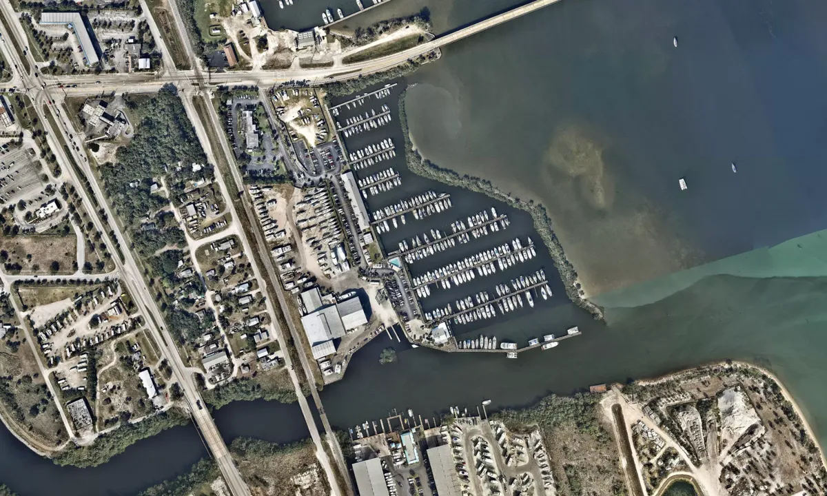 Flyfoto av Harbor Town