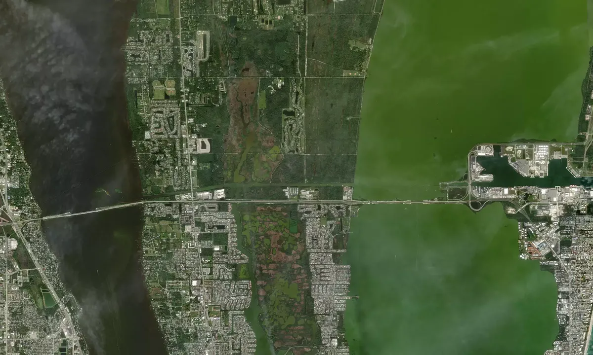Flyfoto av Harbortown Canaveral Marina