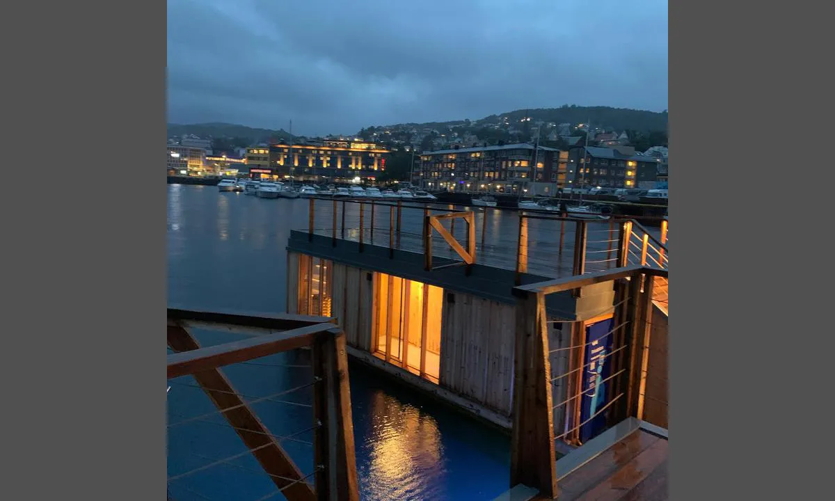 Harstad Gjestehavn: Floating sauna near visitor pontoons