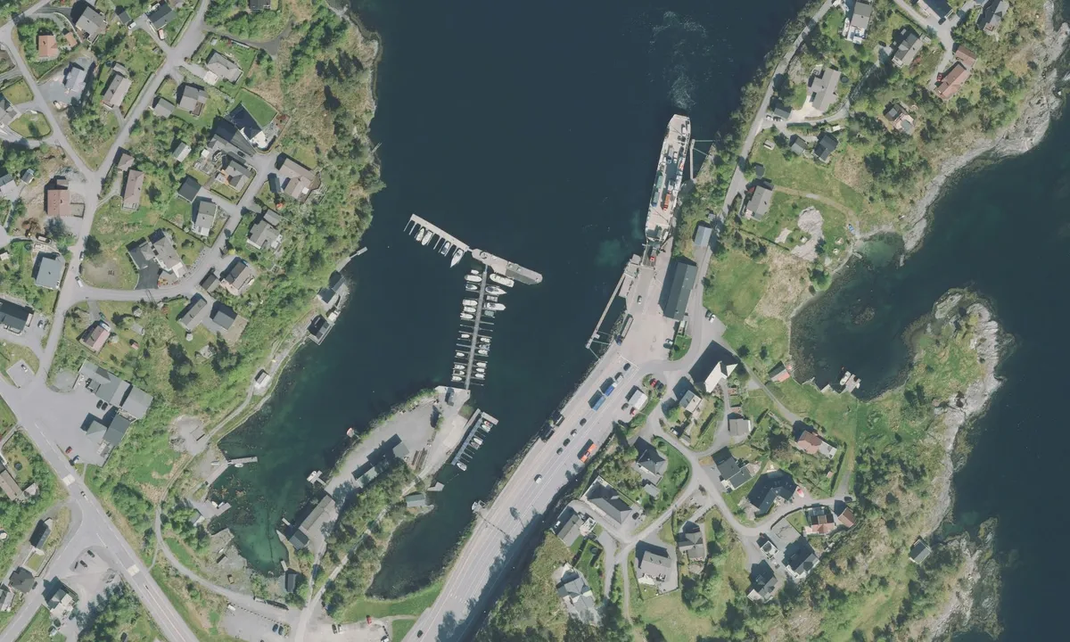 Flyfoto av Hatlestrand Båtlag