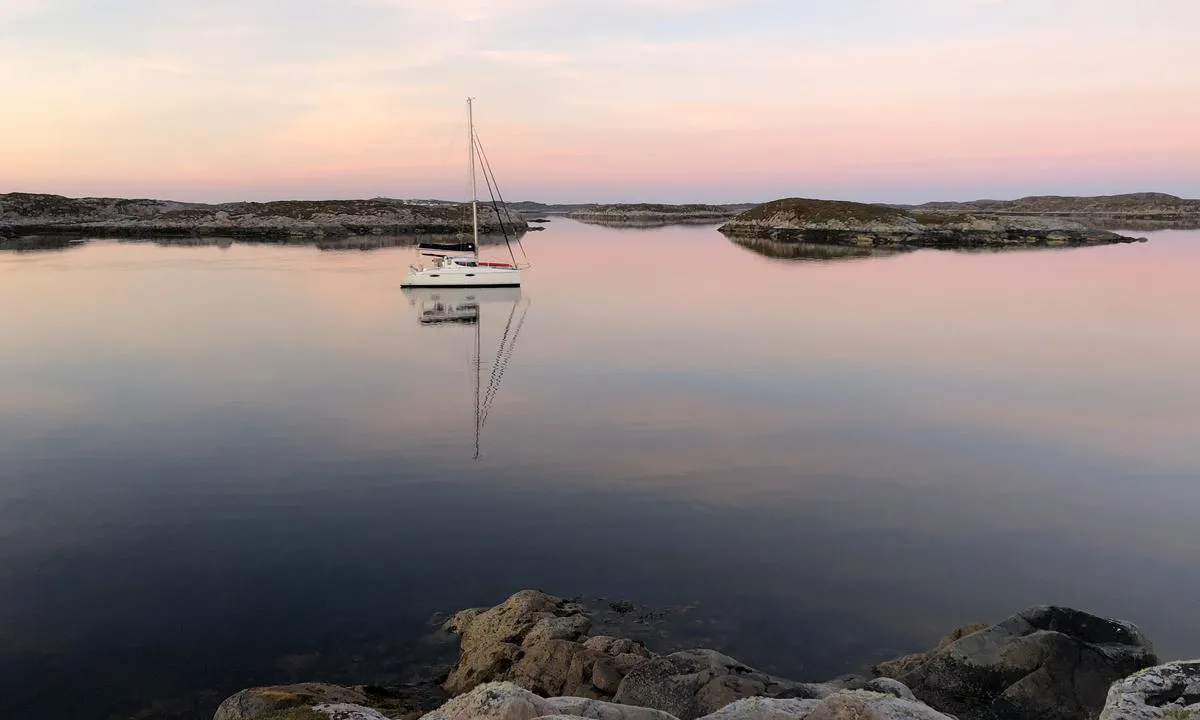 På svai ved Høgøya på Sula.