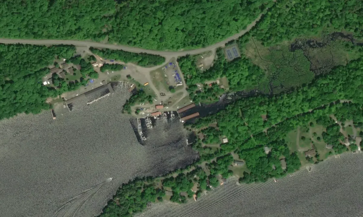 Flyfoto av Healey Lake Mariners Cove Marina