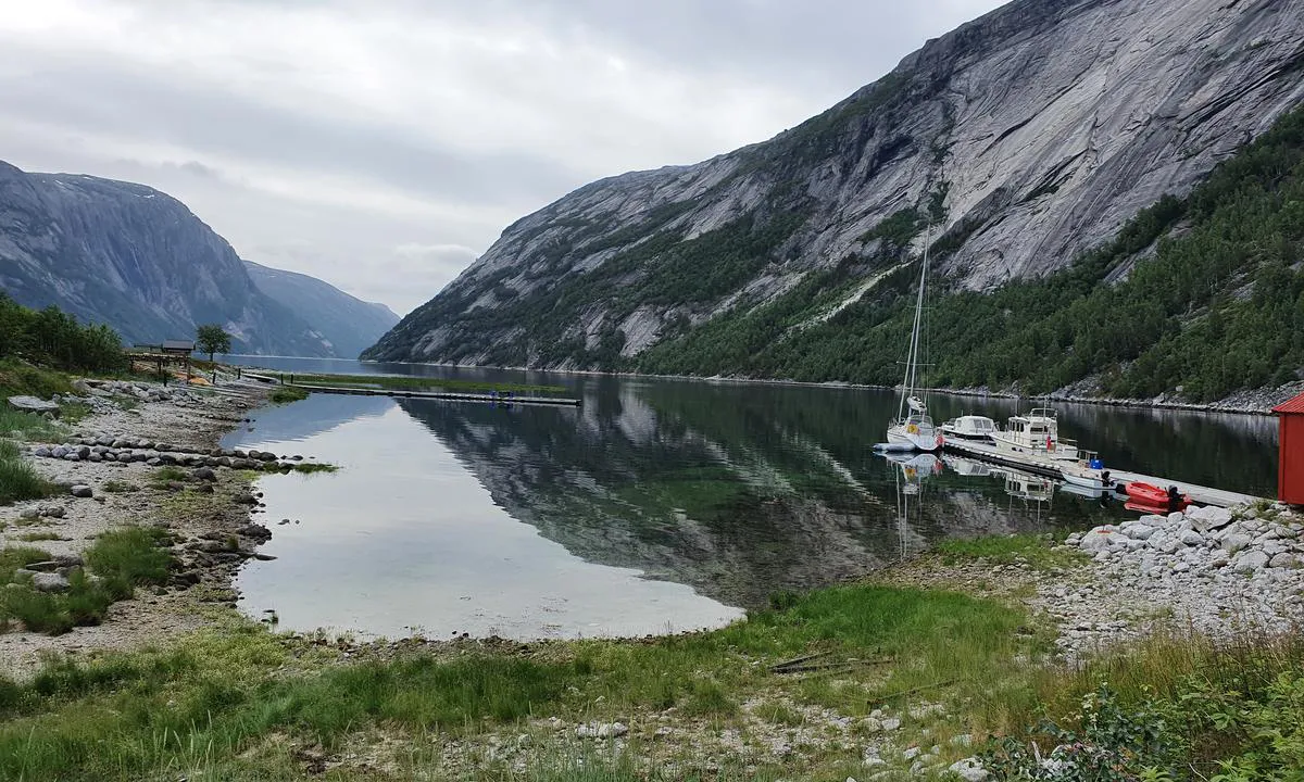 Hellemobotn (eller Hellmobotn) i Tysfjord.