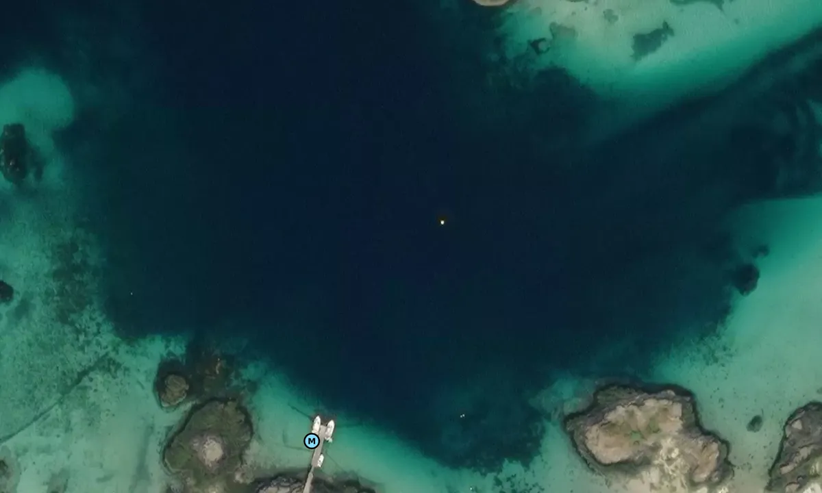 Satelite image of Helløya