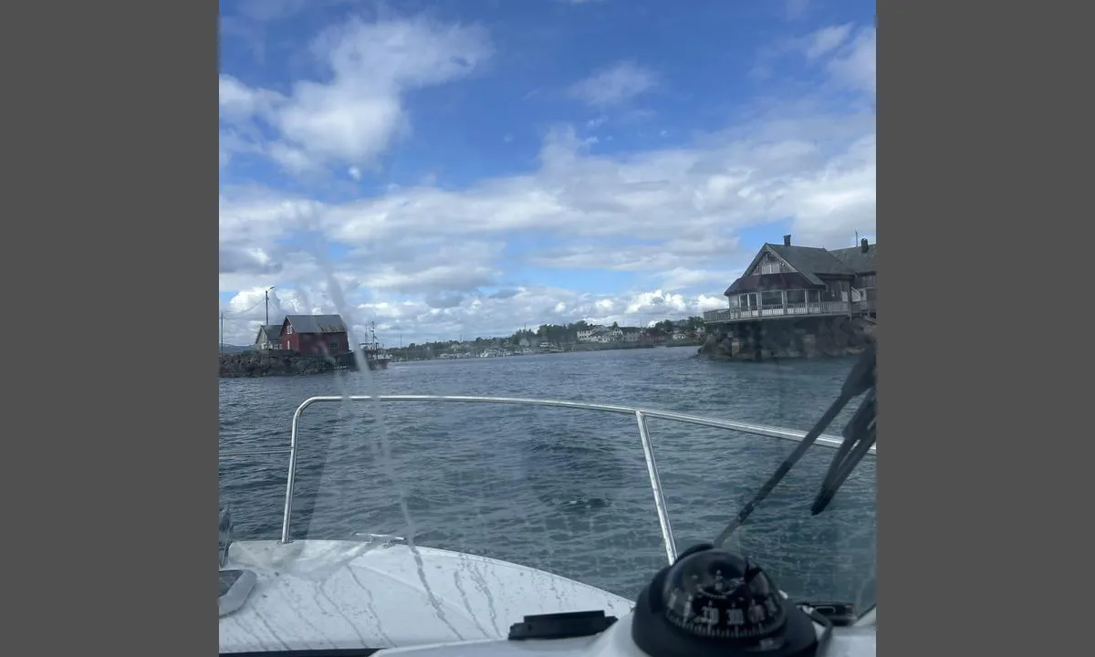 Hennes Havn: Innseiling til havnen.