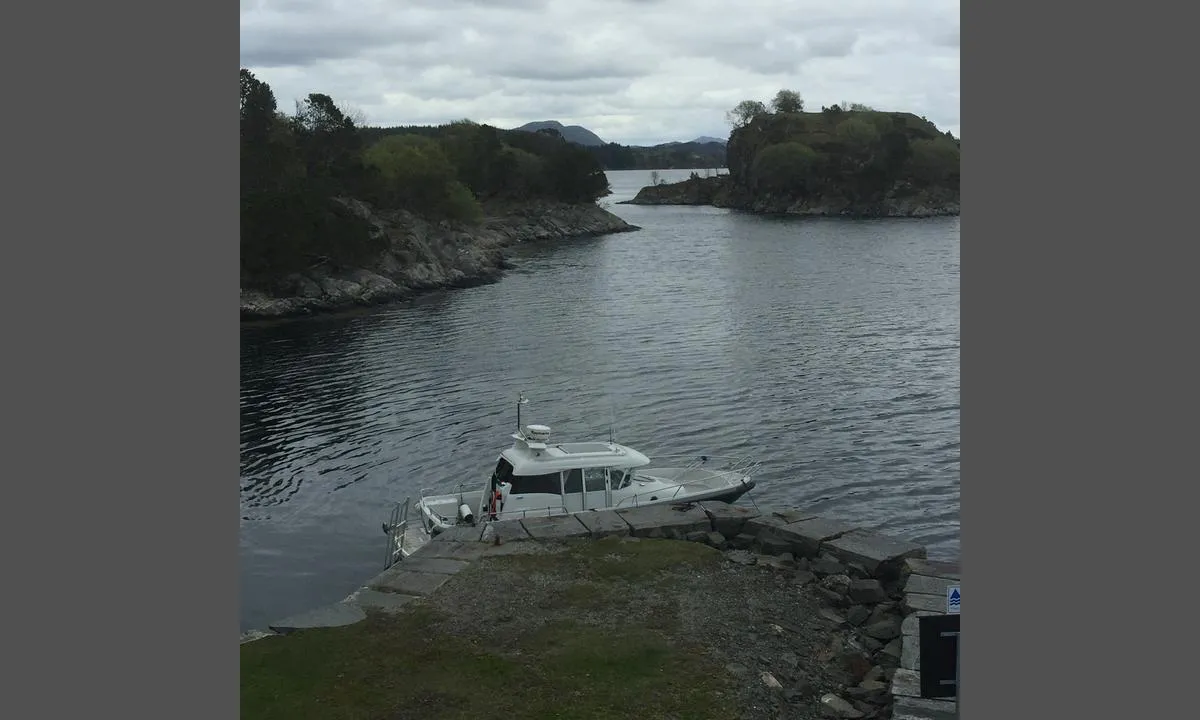 Skarvøyna - Herdla: Steinkaien på vestsiden.