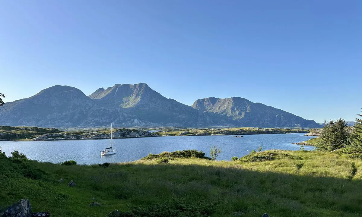 Hjartøyvågen Herøy: {"base": "no", "no": "Hjart\u00f8yv\u00e5gen", "se": "Hjart\u00f8yv\u00e5gen", "en": "Hjart\u00f8yv\u00e5gen", "da": "Hjart\u00f8yviken", "fr": "Hjart\u00f8yv\u00e5gen", "de": "Hjart\u00f8yv\u00e5gen", "es": "Hjart\u00f8yv\u00e5gen", "it": "Hjart\u00f8yv\u00e5gen", "pt": "Ba\u00eda de Hjart\u00f8y", "nl": "Hart\u00f8ev\u00e5gen", "pl": "Zatoka Hjart\u00f8yv\u00e5gen", "uk": "\u0425\u2019\u044f\u0440\u0442\u043e\u0439\u0432\u043e\u0433\u0435\u043d", "ro": "Golful Hjart\u00f8y", "tr": "Hjart\u00f8yv\u00e5gen", "el": "\u039a\u03cc\u03bb\u03c0\u03bf\u03c2 Hjart\u00f8y", "cs": "Hjart\u00f8yv\u00e5gen", "hu": "Hjart\u00f8yv\u00e5gen", "fi": "Hjart\u00f8yv\u00e5gen", "bg": "\u0417\u0430\u043b\u0438\u0432\u044a\u0442 \u0425\u044f\u0440\u0442\u043e\u0439", "sr": "\u0417\u0430\u043b\u0438\u0432\u0430 \u0425\u0458\u0430\u0440\u0442\u043e\u0458", "et": "Hjart\u00f8ylaht", "lv": "Hjart\u00f8yv\u00e5gen", "lt": "Hjart\u00f8yv\u00e5gen"}