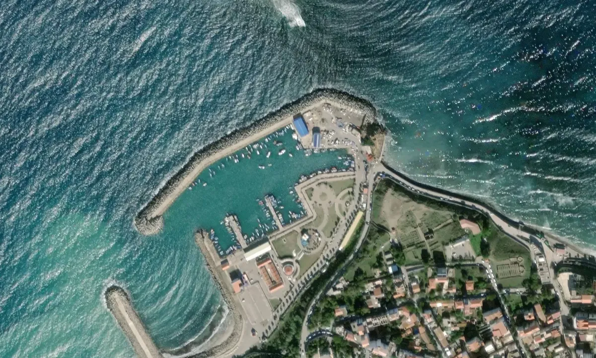 Satelite image of Huitre Marina