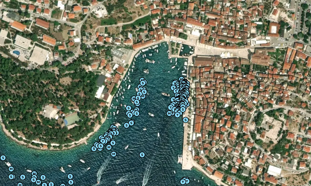 Flyfoto av Hvar Town East Wall