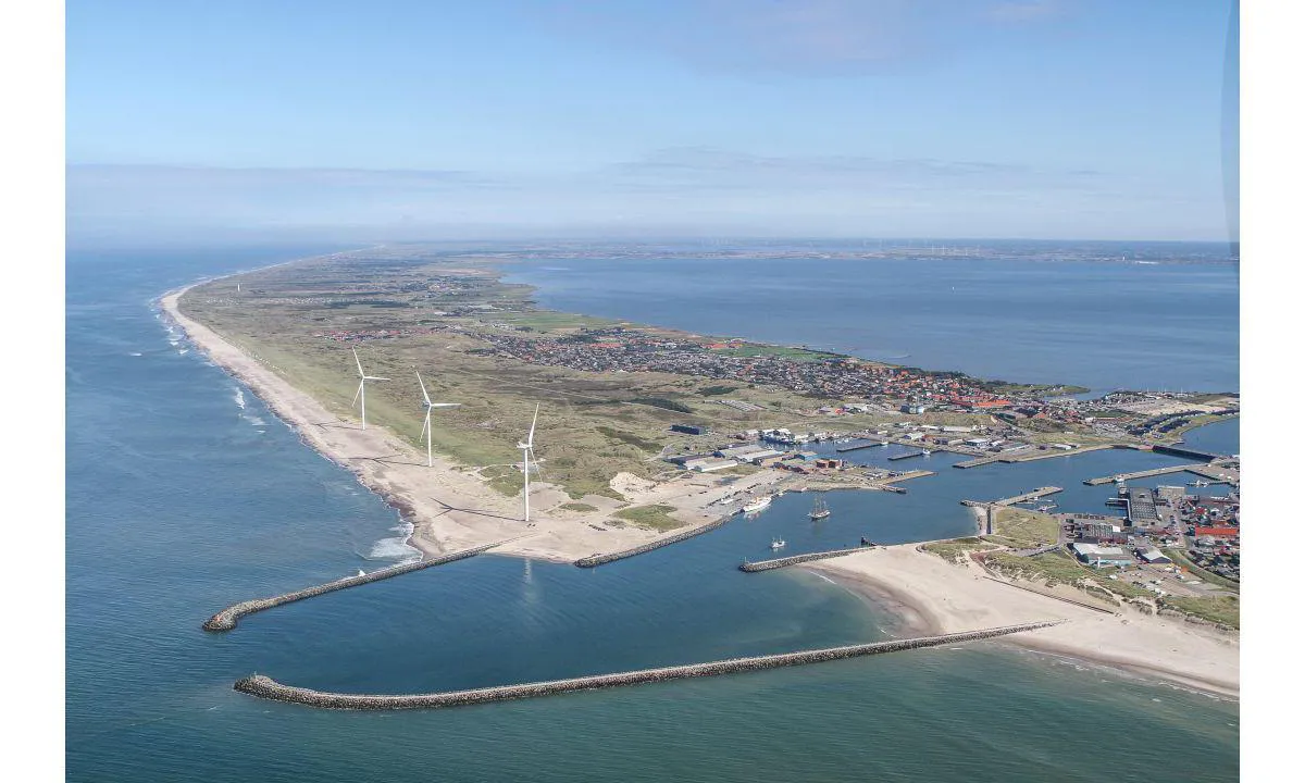 {"base": "en", "no": "(Foto fra https://www.portofhvidesande.dk)", "se": "(Foto fr\u00e5n https://www.portofhvidesande.dk)", "en": "(Photo from https://www.portofhvidesande.dk)", "da": "(Foto fra https://www.portofhvidesande.dk)", "fr": "(Photo de https://www.portofhvidesande.dk)", "de": "(Foto von https://www.portofhvidesande.dk)", "es": "Foto de https://www.portofhvidesande.dk", "it": "(Foto da https://www.portofhvidesande.dk)", "pt": "(Foto de https://www.portofhvidesande.dk)", "nl": "(Foto van https://www.portofhvidesande.dk)", "pl": "(Zdj\u0119cie z https://www.portofhvidesande.dk)", "uk": "(\u0424\u043e\u0442\u043e \u0437 https://www.portofhvidesande.dk)", "ro": "(Fotografie de pe https://www.portofhvidesande.dk)", "tr": "(Foto https://www.portofhvidesande.dk adresinden al\u0131nm\u0131\u015ft\u0131r)", "el": "(\u03a6\u03c9\u03c4\u03bf\u03b3\u03c1\u03b1\u03c6\u03af\u03b1 \u03b1\u03c0\u03cc https://www.portofhvidesande.dk)", "cs": "(Foto z https://www.portofhvidesande.dk)", "hu": "(Fot\u00f3 innen: https://www.portofhvidesande.dk)", "fi": "(Kuva: https://www.portofhvidesande.dk)", "bg": "(\u0421\u043d\u0438\u043c\u043a\u0430 \u043e\u0442 https://www.portofhvidesande.dk)", "sr": "(Fotografija sa https://www.portofhvidesande.dk)", "et": "(Foto aadressilt https://www.portofhvidesande.dk)", "lv": "(Foto no https://www.portofhvidesande.dk)", "lt": "(Nuotrauka i\u0161 https://www.portofhvidesande.dk)"}