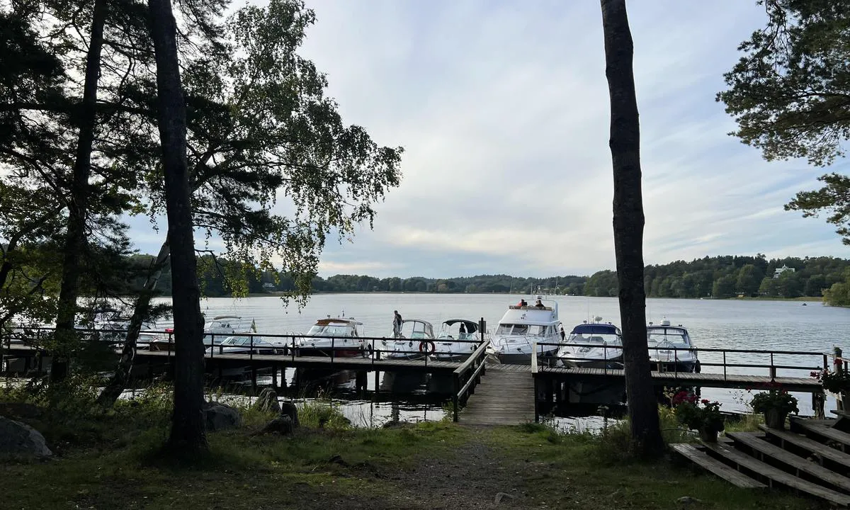 Idskär: {"base": "se", "no": "Gjestehavn", "se": "G\u00e4stbrygga", "en": "Guest dock", "da": "G\u00e6stebro"}