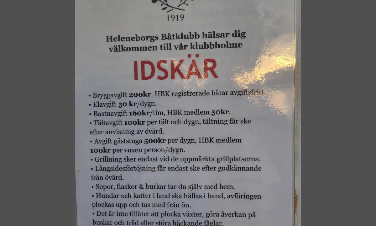 Idskär: {"base": "se", "no": "Fin, liten \u00f8y, perfekt for barn.", "se": "Fin, liten \u00f6, perfekt f\u00f6r barn.", "en": "Nice, small island, perfect for children.", "da": "Fin, lille \u00f8, perfekt for b\u00f8rn.", "fr": "Belle, petite \u00eele, parfaite pour les enfants.", "de": "Sch\u00f6ne, kleine Insel, perfekt f\u00fcr Kinder.", "es": "Isla peque\u00f1a y hermosa, perfecta para ni\u00f1os.", "it": "Bella, piccola isola, perfetta per bambini.", "pt": "Ilha pequena e bonita, perfeita para crian\u00e7as.", "nl": "Mooi, klein eiland, perfect voor kinderen.", "pl": "Pi\u0119kna, ma\u0142a wyspa, idealna dla dzieci.", "uk": "\u0413\u0430\u0440\u043d\u0438\u0439, \u043c\u0430\u043b\u0435\u043d\u044c\u043a\u0438\u0439 \u043e\u0441\u0442\u0440\u0456\u0432\u0435\u0446\u044c, \u0456\u0434\u0435\u0430\u043b\u044c\u043d\u043e \u043f\u0456\u0434\u0445\u043e\u0434\u0438\u0442\u044c \u0434\u043b\u044f \u0434\u0456\u0442\u0435\u0439.", "ro": "Insul\u0103 frumoas\u0103, mic\u0103, perfect\u0103 pentru copii.", "tr": "G\u00fczel, k\u00fc\u00e7\u00fck ada, \u00e7ocuklar i\u00e7in m\u00fckemmel.", "el": "\u03a9\u03c1\u03b1\u03af\u03bf, \u03bc\u03b9\u03ba\u03c1\u03cc \u03bd\u03b7\u03c3\u03af, \u03b9\u03b4\u03b1\u03bd\u03b9\u03ba\u03cc \u03b3\u03b9\u03b1 \u03c0\u03b1\u03b9\u03b4\u03b9\u03ac.", "cs": "P\u011bkn\u00fd, mal\u00fd ostrov, ide\u00e1ln\u00ed pro d\u011bti.", "hu": "Sz\u00e9p, kis sziget, t\u00f6k\u00e9letes gyermekeknek.", "fi": "Hieno, pieni saari, t\u00e4ydellinen lapsille.", "bg": "\u0425\u0443\u0431\u0430\u0432, \u043c\u0430\u043b\u044a\u043a \u043e\u0441\u0442\u0440\u043e\u0432, \u0438\u0434\u0435\u0430\u043b\u0435\u043d \u0437\u0430 \u0434\u0435\u0446\u0430.", "sr": "\u041b\u0435\u043f\u043e, \u043c\u0430\u043b\u043e \u043e\u0441\u0442\u0440\u0432\u043e, \u0441\u0430\u0432\u0440\u0448\u0435\u043d\u043e \u0437\u0430 \u0434\u0435\u0446\u0443.", "et": "Ilus, v\u00e4ike saar, ideaalne lastele.", "lv": "Skaista, maza sala, ide\u0101la b\u0113rniem.", "lt": "Gra\u017ei, ma\u017ea sala, ideali vaikams."}