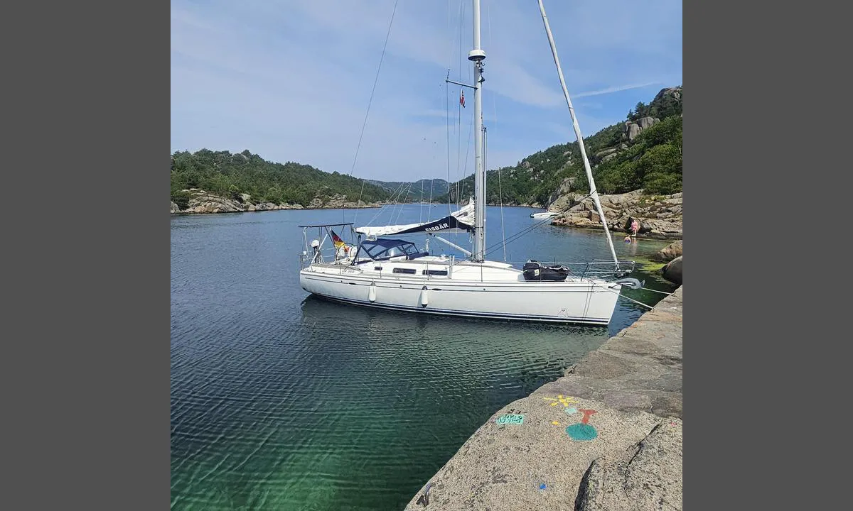 Imsøysundet: {"base": "de", "no": "Med 2m dypg\u00e5ende er ikke noe problem.", "se": "Med 2m djupg\u00e5ende inga problem.", "en": "No problem with a 2m draft.", "da": "Med 2m dybgang intet problem.", "fr": "Avec 2m de tirant d'eau, aucun probl\u00e8me.", "de": "Mit 2m Tiefgang kein Problem.", "es": "Con un calado de 2m no hay problema.", "it": "Con 2m di pescaggio nessun problema.", "pt": "Sem problema com 2m de calado.", "nl": "Met 2m diepgang geen probleem.", "pl": "Z zanurzeniem 2m bez problemu.", "uk": "\u0417 \u043e\u0441\u0430\u0434\u043a\u043e\u044e 2 \u043c \u0431\u0435\u0437 \u043f\u0440\u043e\u0431\u043b\u0435\u043c.", "ro": "Cu un pescaj de 2m, nu este nicio problem\u0103.", "tr": "2m su \u00e7ekimi ile sorun yok.", "el": "\u039c\u03b5 \u03b2\u03cd\u03b8\u03b9\u03c3\u03bc\u03b1 2m, \u03ba\u03b1\u03bd\u03ad\u03bd\u03b1 \u03c0\u03c1\u03cc\u03b2\u03bb\u03b7\u03bc\u03b1.", "cs": "S ponorem 2m \u017e\u00e1dn\u00fd probl\u00e9m.", "hu": "2 m-es mer\u00fcl\u00e9ssel nem probl\u00e9ma.", "fi": "2 metrin syv\u00e4yksell\u00e4 ei ongelmaa.", "bg": "\u0421 \u0433\u0430\u0437\u0435\u043d\u0435 2 \u043c \u043d\u044f\u043c\u0430 \u043f\u0440\u043e\u0431\u043b\u0435\u043c.", "sr": "\u0421\u0430 \u0433\u0430\u0437\u043e\u043c \u043e\u0434 2m \u0431\u0435\u0437 \u043f\u0440\u043e\u0431\u043b\u0435\u043c\u0430.", "et": "2 m s\u00fcvisega pole probleemi.", "lv": "Ar 2m iegrimi nav probl\u0113mu.", "lt": "Su 2m grimzle - joki\u0173 problem\u0173."}
