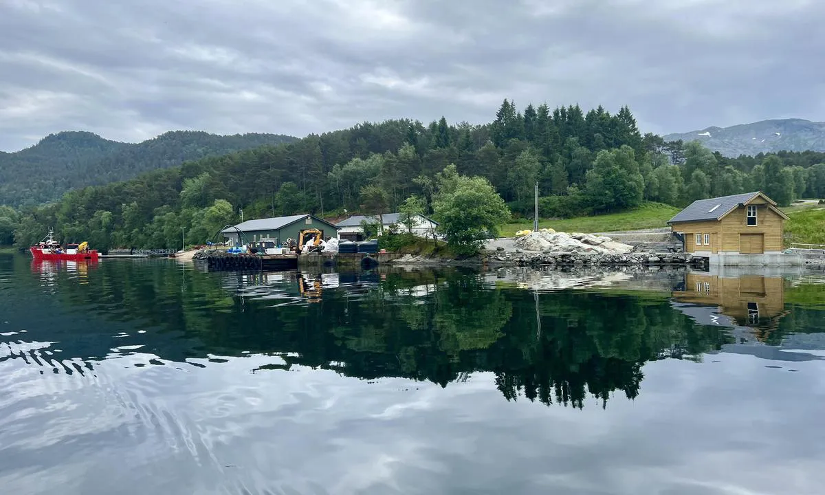 Indre Flokenesvågen: Fishing harbour