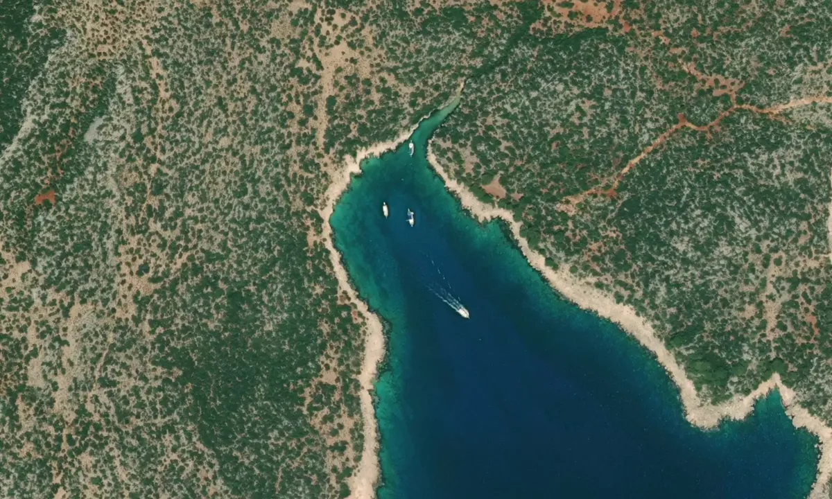 Flyfoto av İnönü Bay