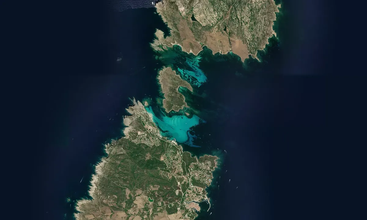 Flyfoto av Isola Piana 1