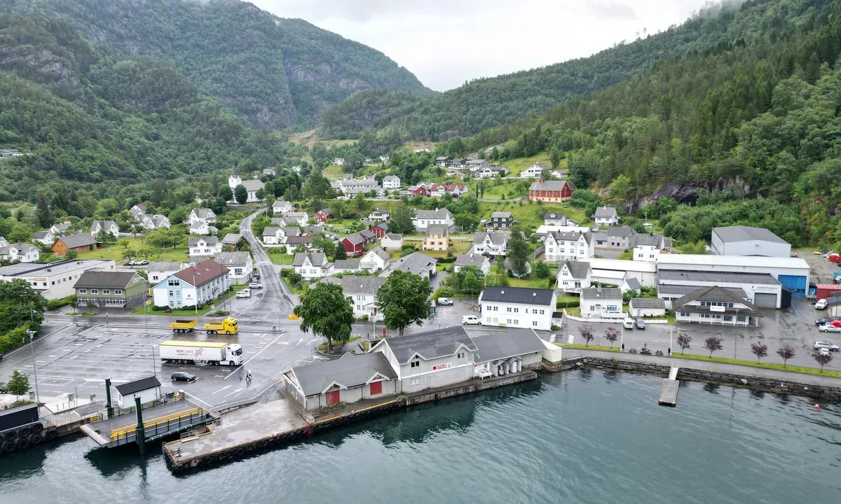 Jondal Gjestehavn: Er full på kaien til butikken.