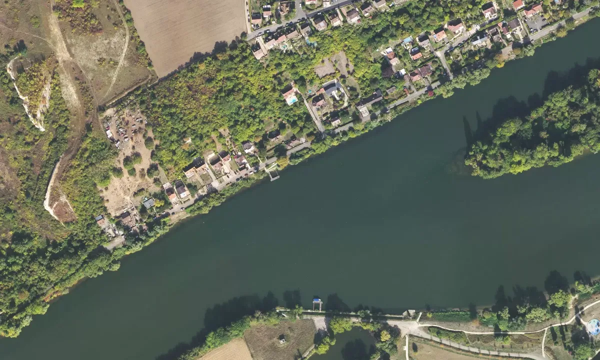 Satelite image of Juziers