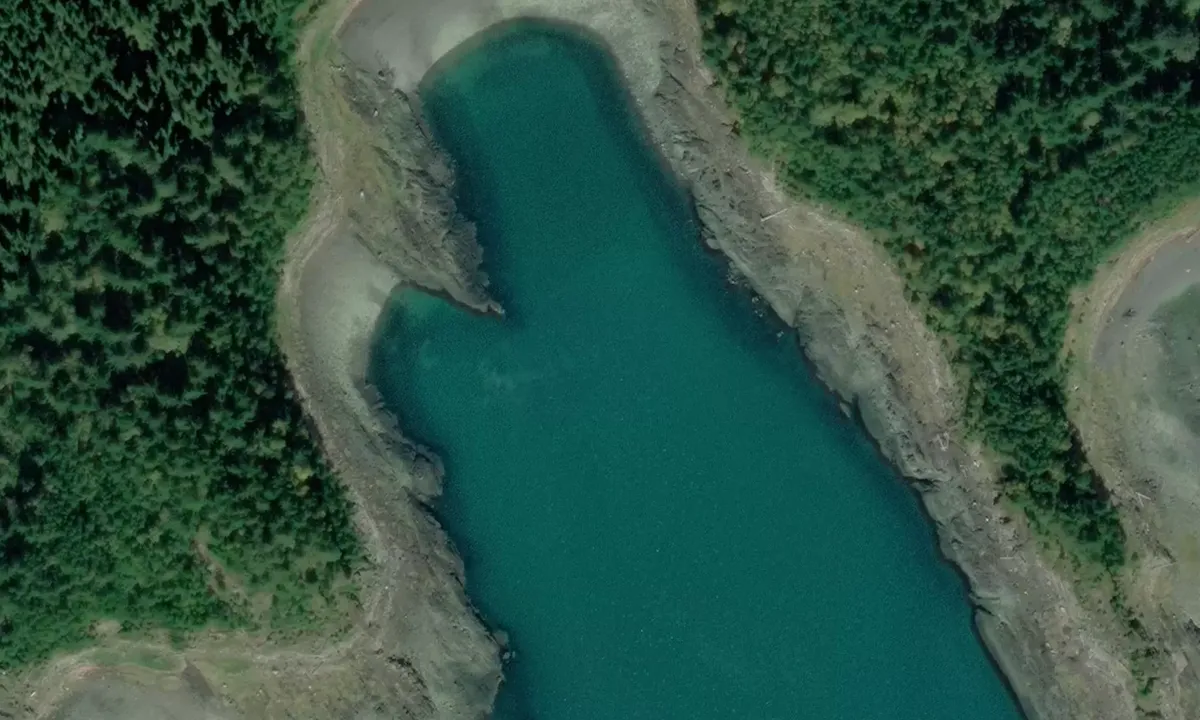Satelite image of Kalhagu Cove