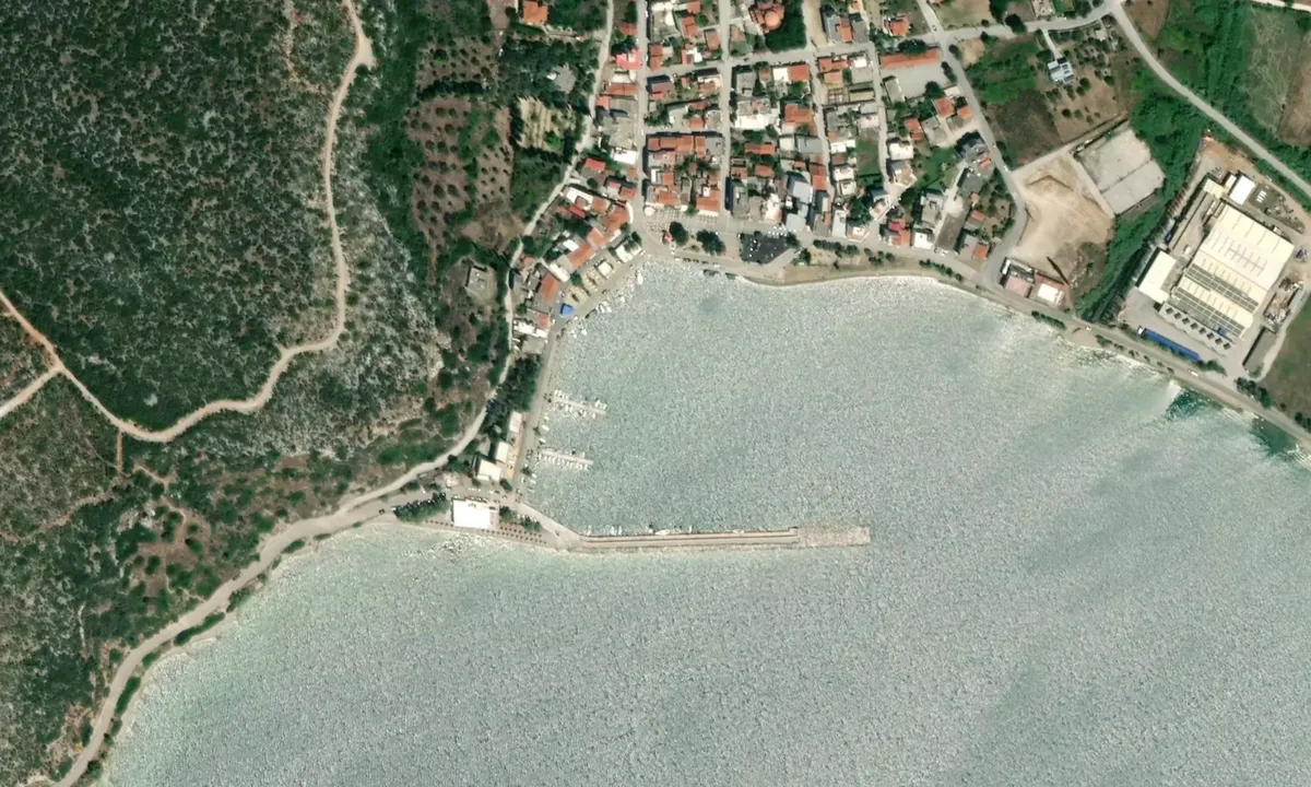 Flyfoto av Karavos marina