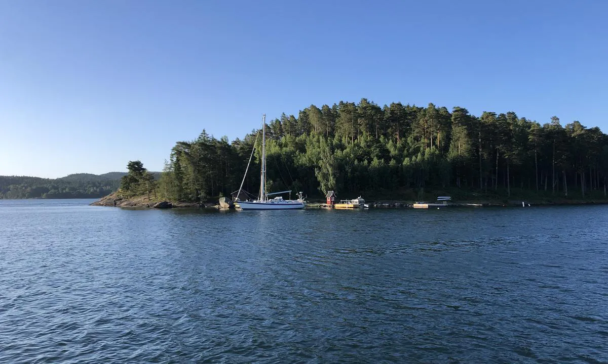 Kåröd Kile: View from the anchorage, towards the east side of the bay.